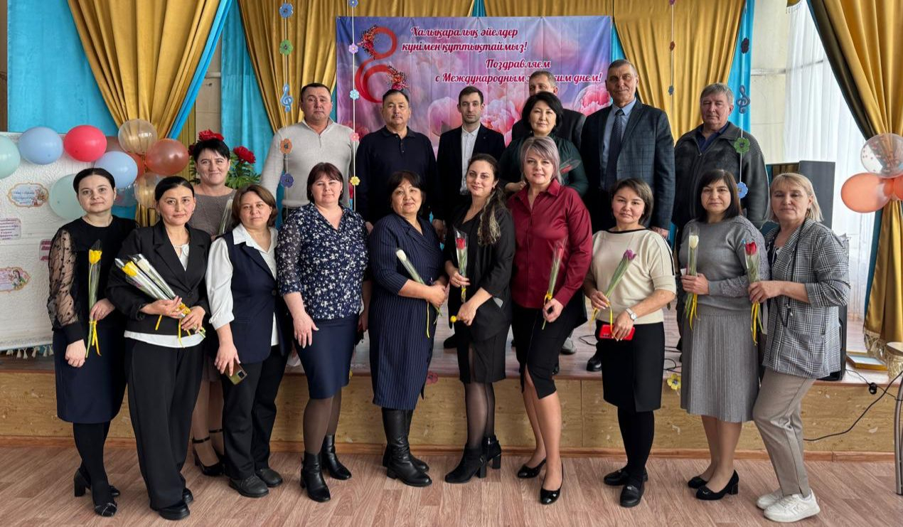 С 8 Марта дорогие наши, ценные, незаменимые, милые дамы!