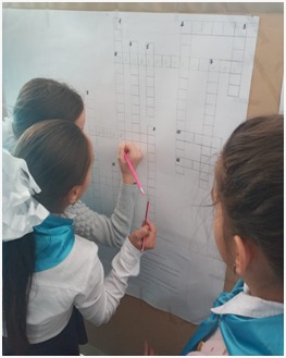 конкурс по решению кроссвордов и загадок-логогрифов.