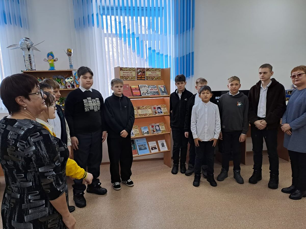 Ученики 6  класса приняли  участие в мероприятии посвященном дню вывода войск из Афганистана, которое проводила Центральная районная библиотека.