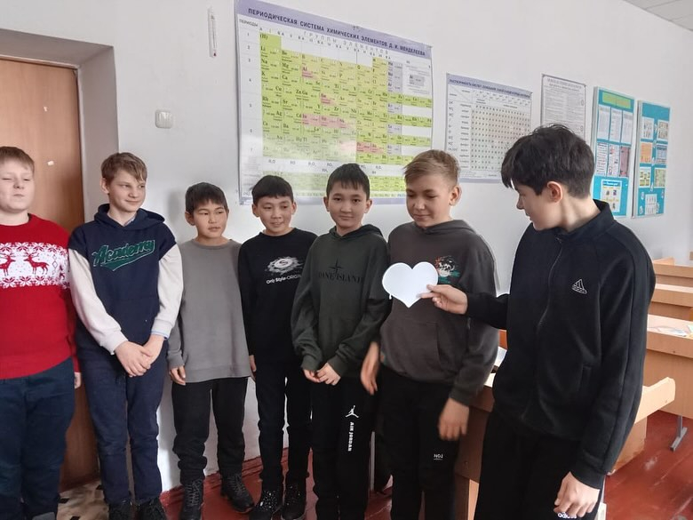 6а классе прошёл классный час ко Дню Благодарности под названием: « 1 марта - День милосердия и благодарности».