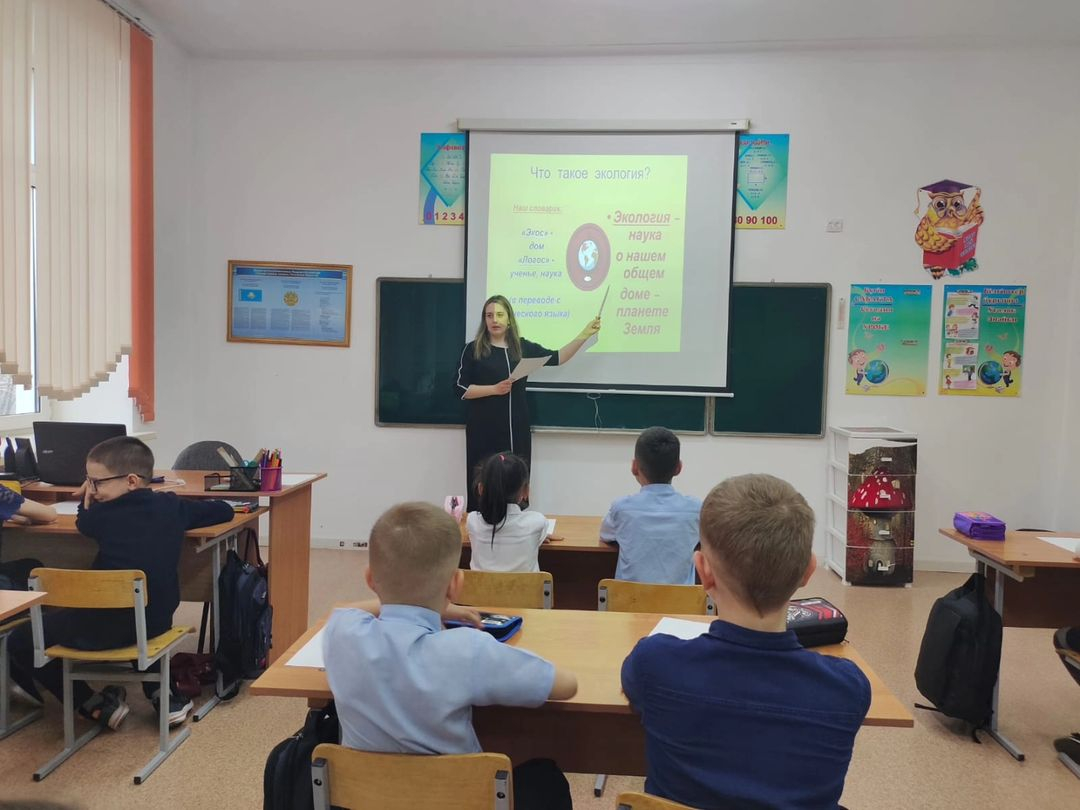 В рамках недели экологической грамотности в 3 Б классе прошел экологический час. Учащиеся получили много новых знаний о защите экологической среды, так же изготовили листовке в защиту природы