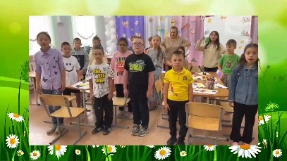 По уже сложившейся доброй традиции солнечное утро в пришкольном лагере Жайдарлы жаз началось с необычного приветствия.