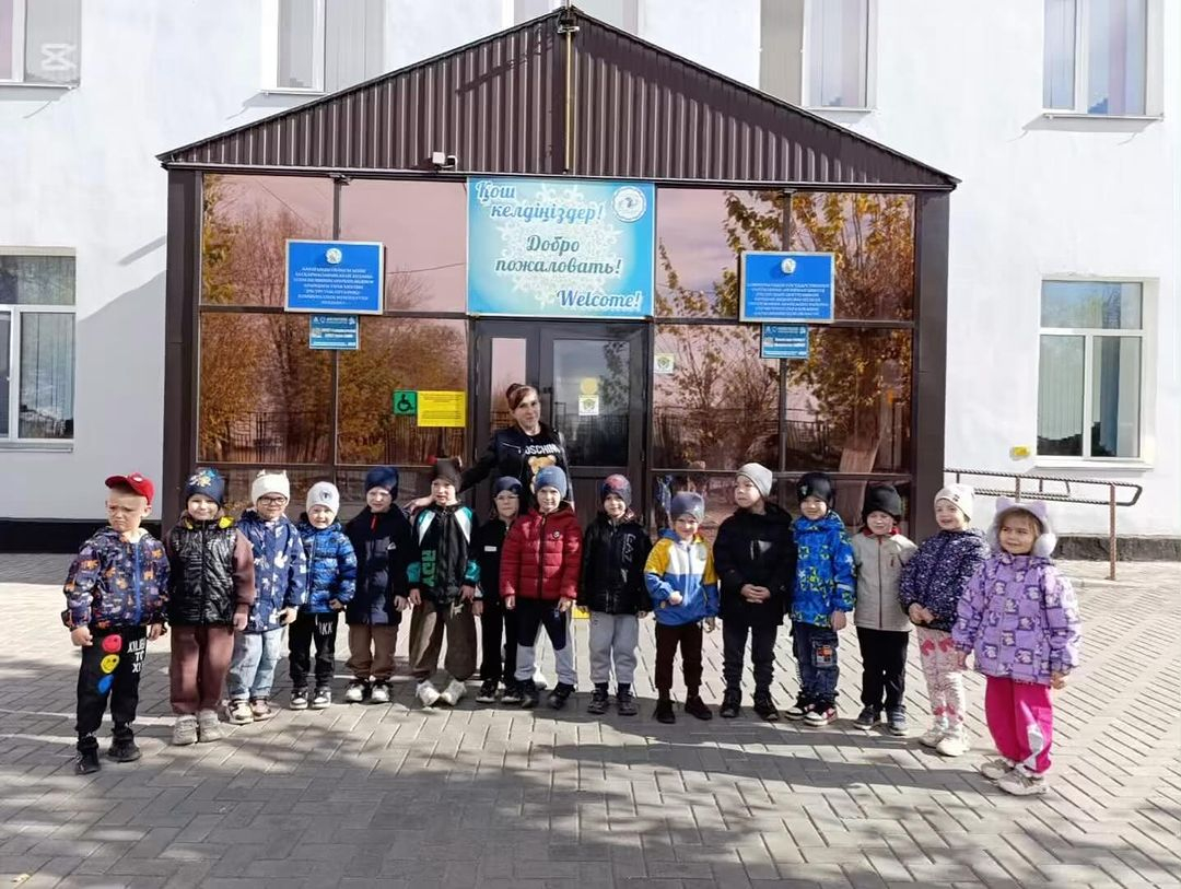 В целях реализации плана по преемственности между школой и детским садом 9 октября нашу школу посетили дети из ясли- сада “ Болашақ әлемі”.