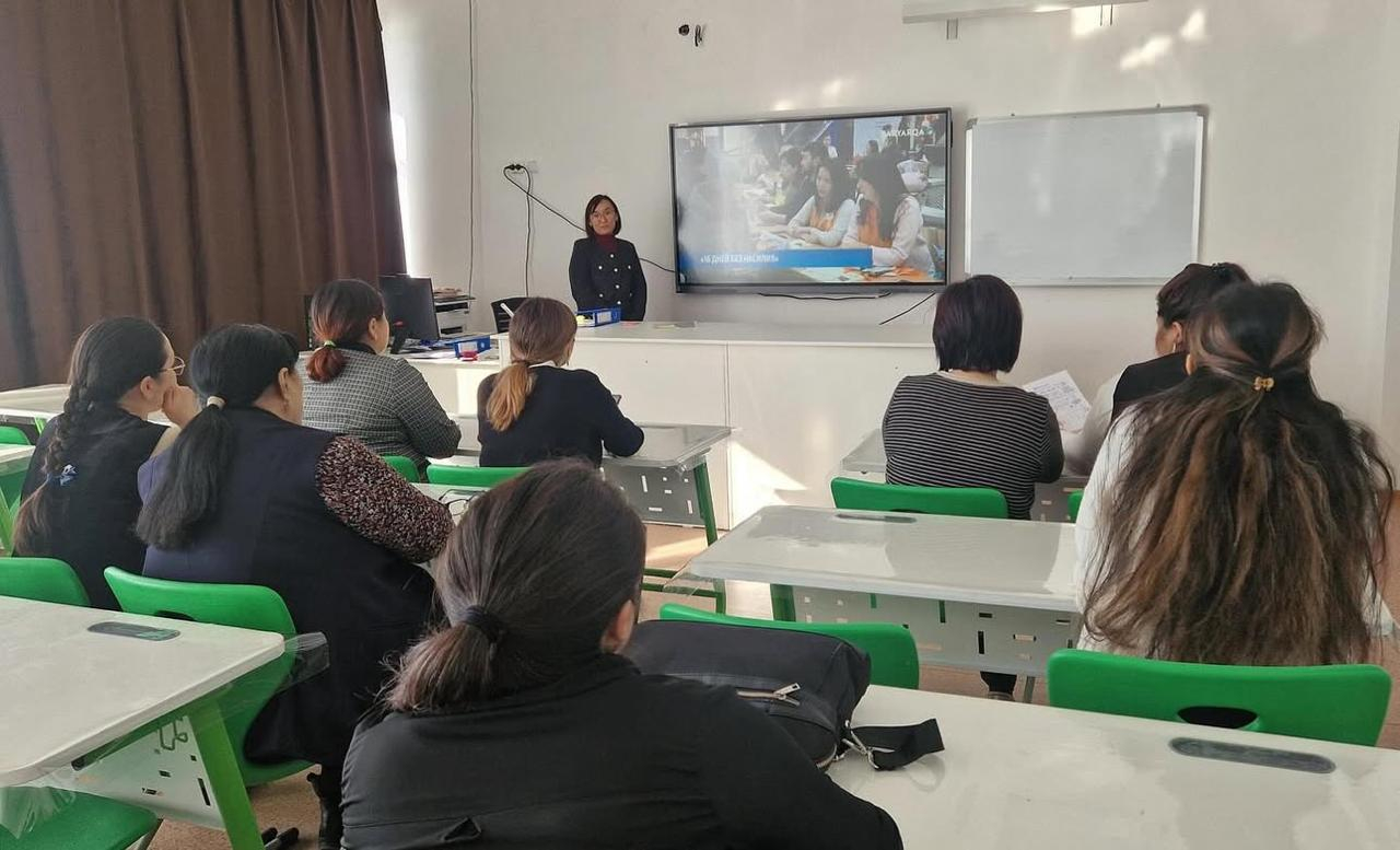 «Зорлық-зомбылықсыз 16 күн» тақырыбындағы ақпараттық науқан аясында « Қасым Аманжолов ат. ЖББМ» КММ «Әйелдерге қатысты зорлық-зомбылықты жоюдың халықаралық күні» тақырыбында семинар өтті.