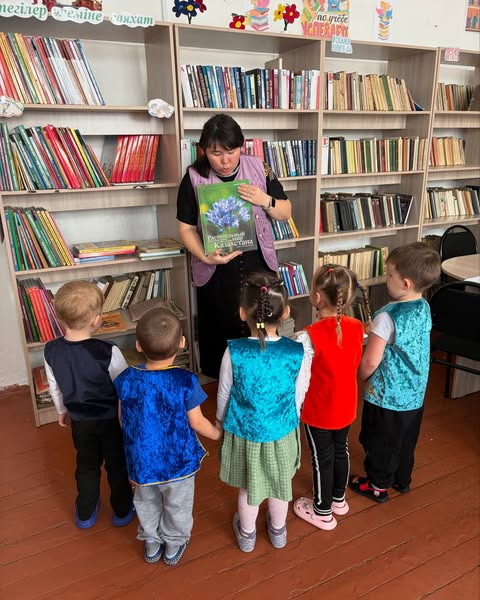 Тематическая выставка детских энциклопедий «Хочу все знать»