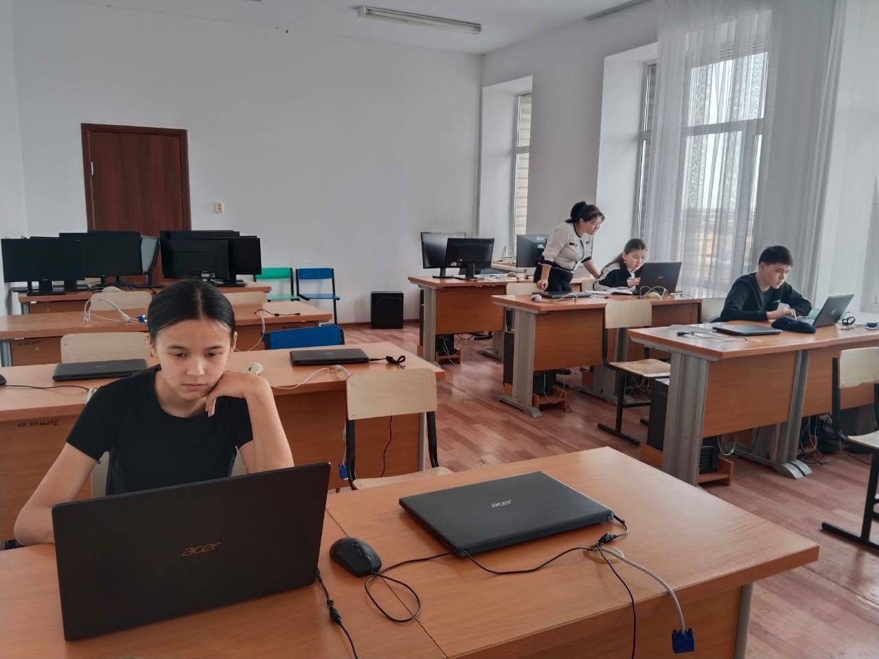  Модульдік тестілеу (МОДО) 9-сыныптың математикалық сауаттылық немесе басқа да пәндер бойынша мұғалімдер жұмыс жасауда