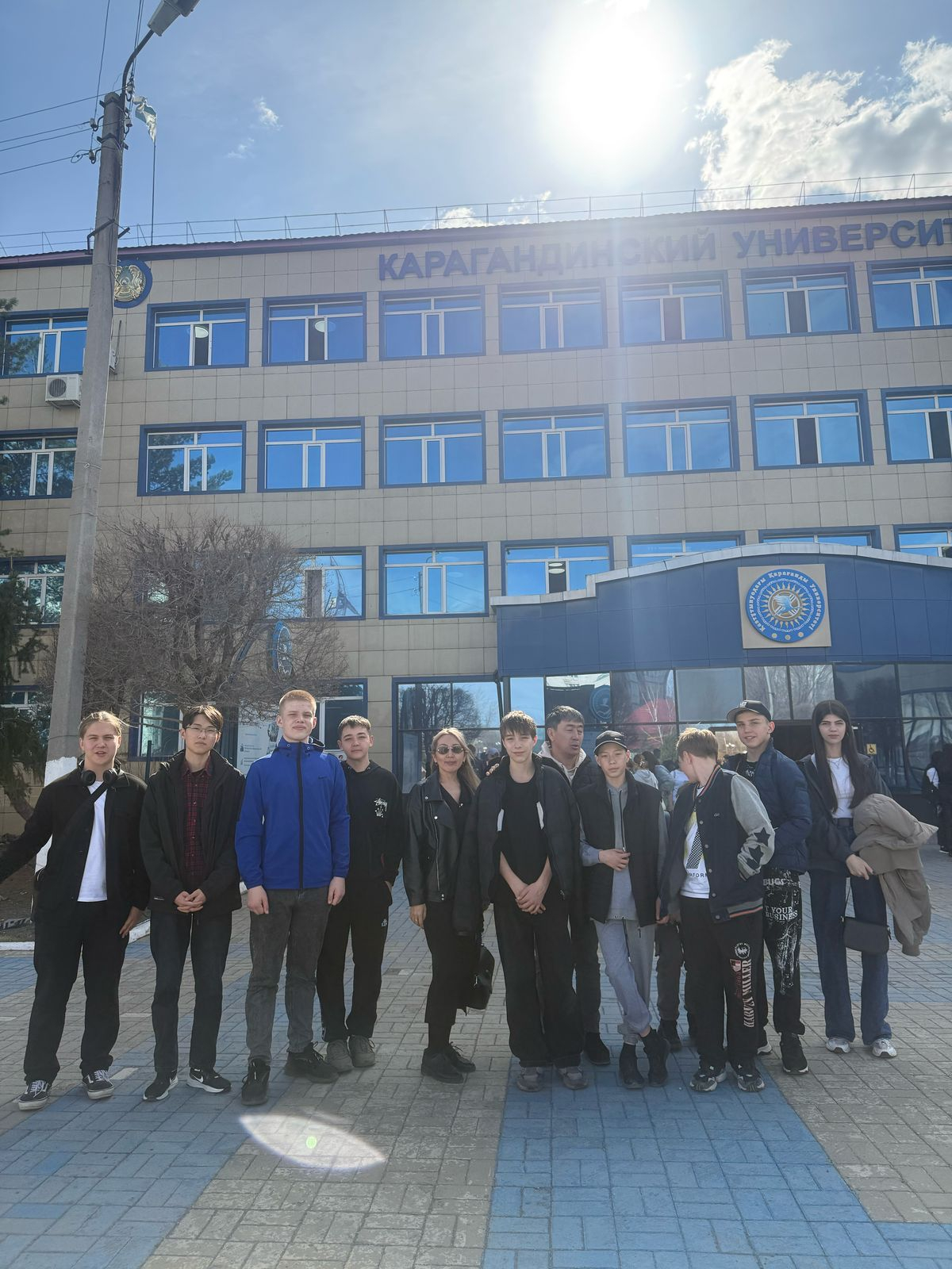 10 сәуір күні Шоқан Уәлиханов атындағы мектеп-гимназиясының 8 және 10 сынып оқушылары Қарағанды ​​Қазтұтынуодағы университетінде өткен «Мамандықтар жәрмеңкесіне» барды.