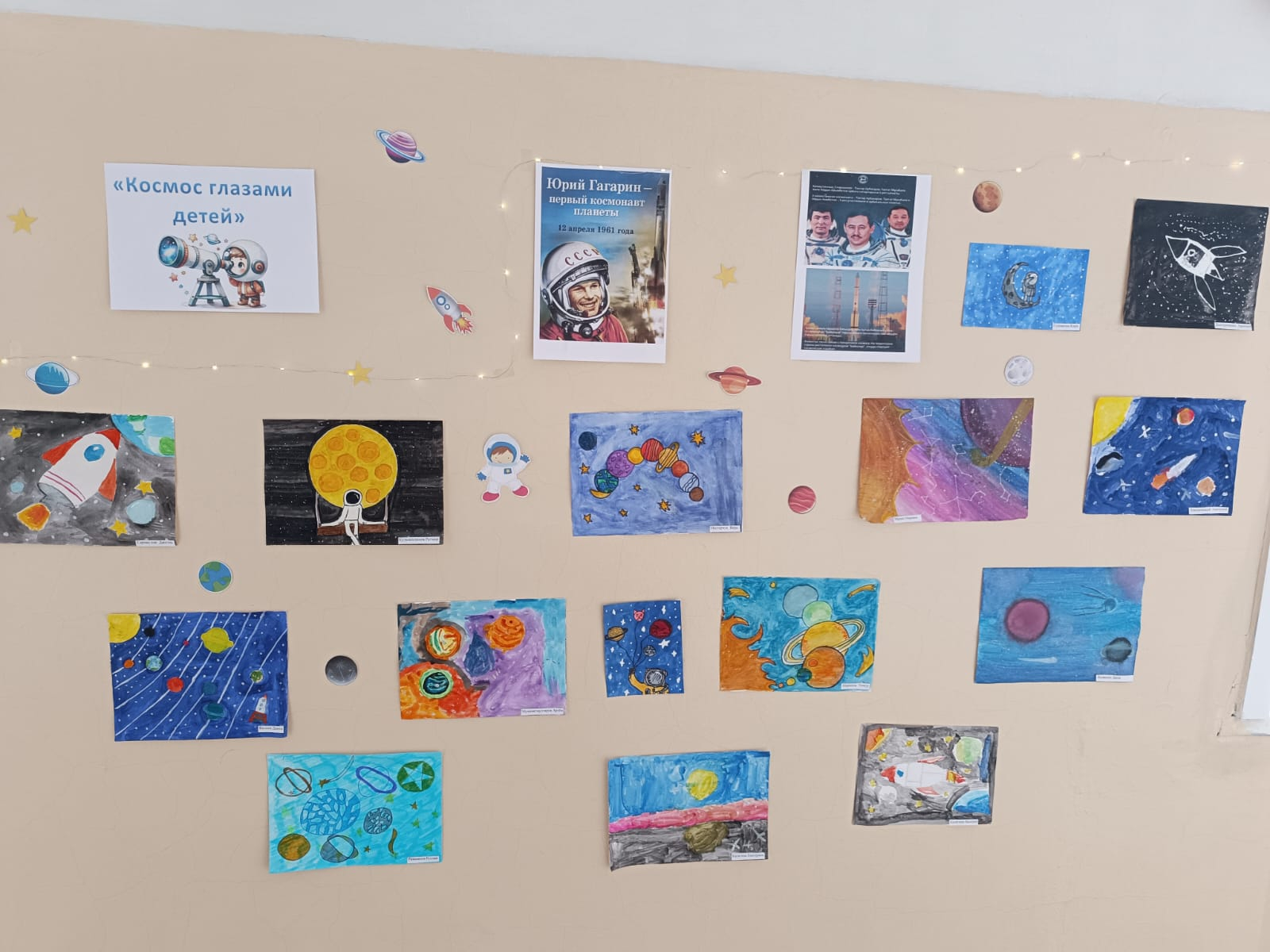 7-11 сәуір аралығында мектепте суреттер көрмесі өтті, онда 1-4 сынып оқушылары