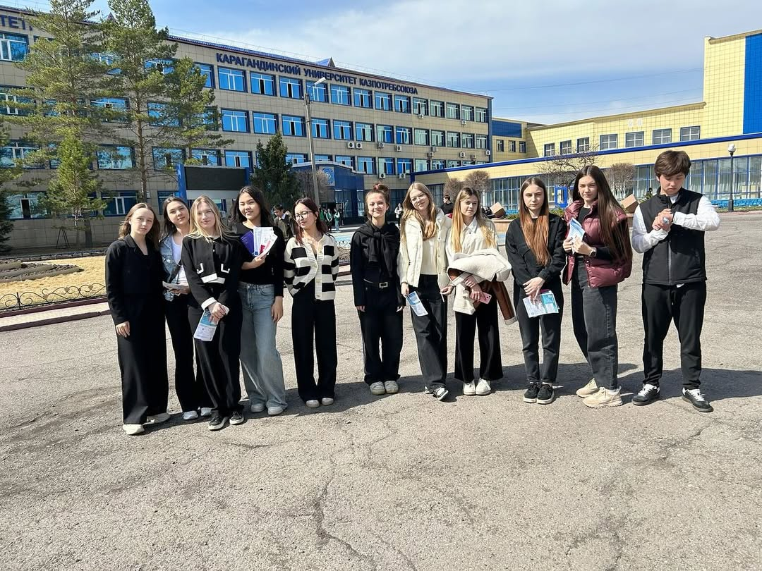 9 және 11 сынып оқушылары ҚЭУ университетінің жәрмеңкесін тамашалады