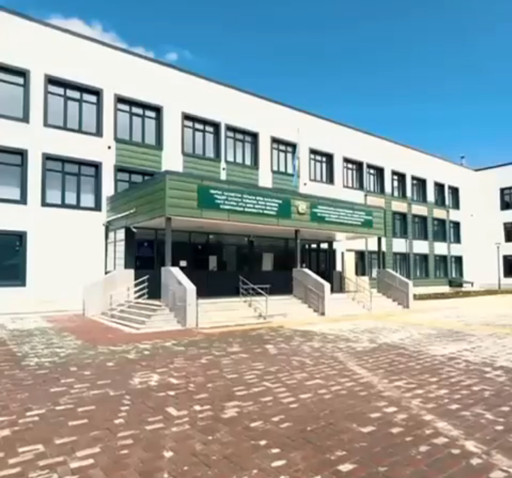 В городе Риддер Восточно-Казахстанской области в рамках «Келешек мектептері» построена школа №12, рассчитанная на 600 ученических мест