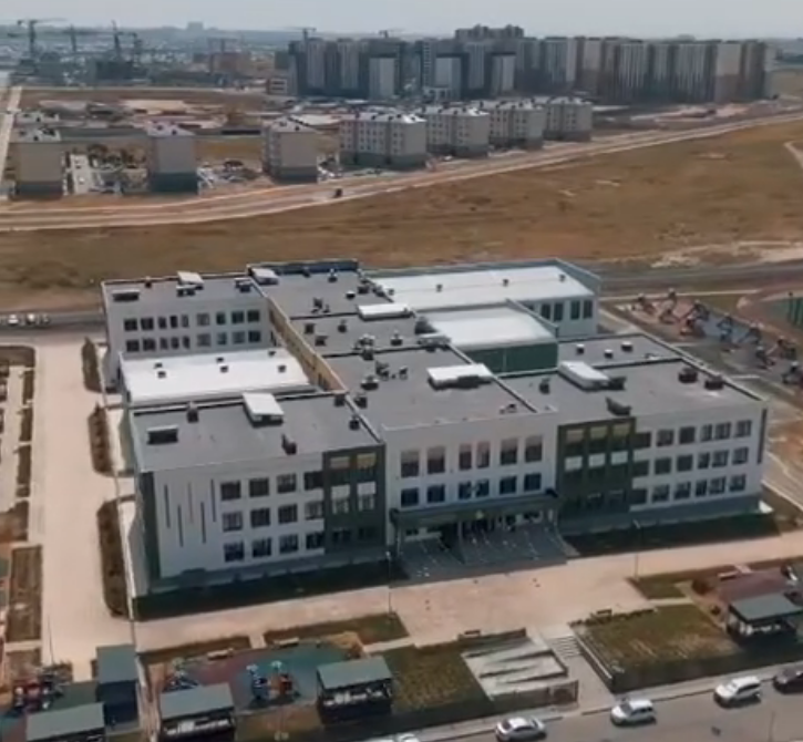 В Каратауском районе города Шымкент в рамках «Келешек мектептері» построена школа №143, рассчитанная на 1200 ученических мест