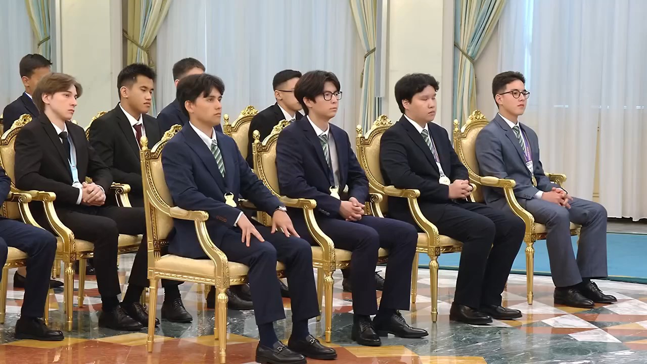 Былтыр шахматтан үш дүркін әлем чемпионы Айару Алтынбектің арманы орындалып, Мемлекет басшысымен кездескен еді.