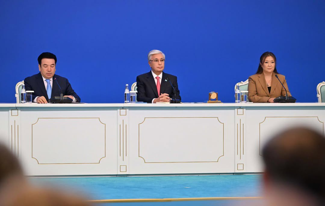 Мемлекет басшысы Қасым-Жомарт Тоқаев мұғалімдердің республикалық тамыз конференциясына қатысуда