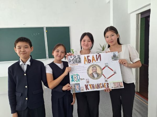 Сегодня учащиеся 6 класса погрузились в мир творчества и жизни великого казахского поэта, мыслителя и композитора — Абая Кунанбаева.