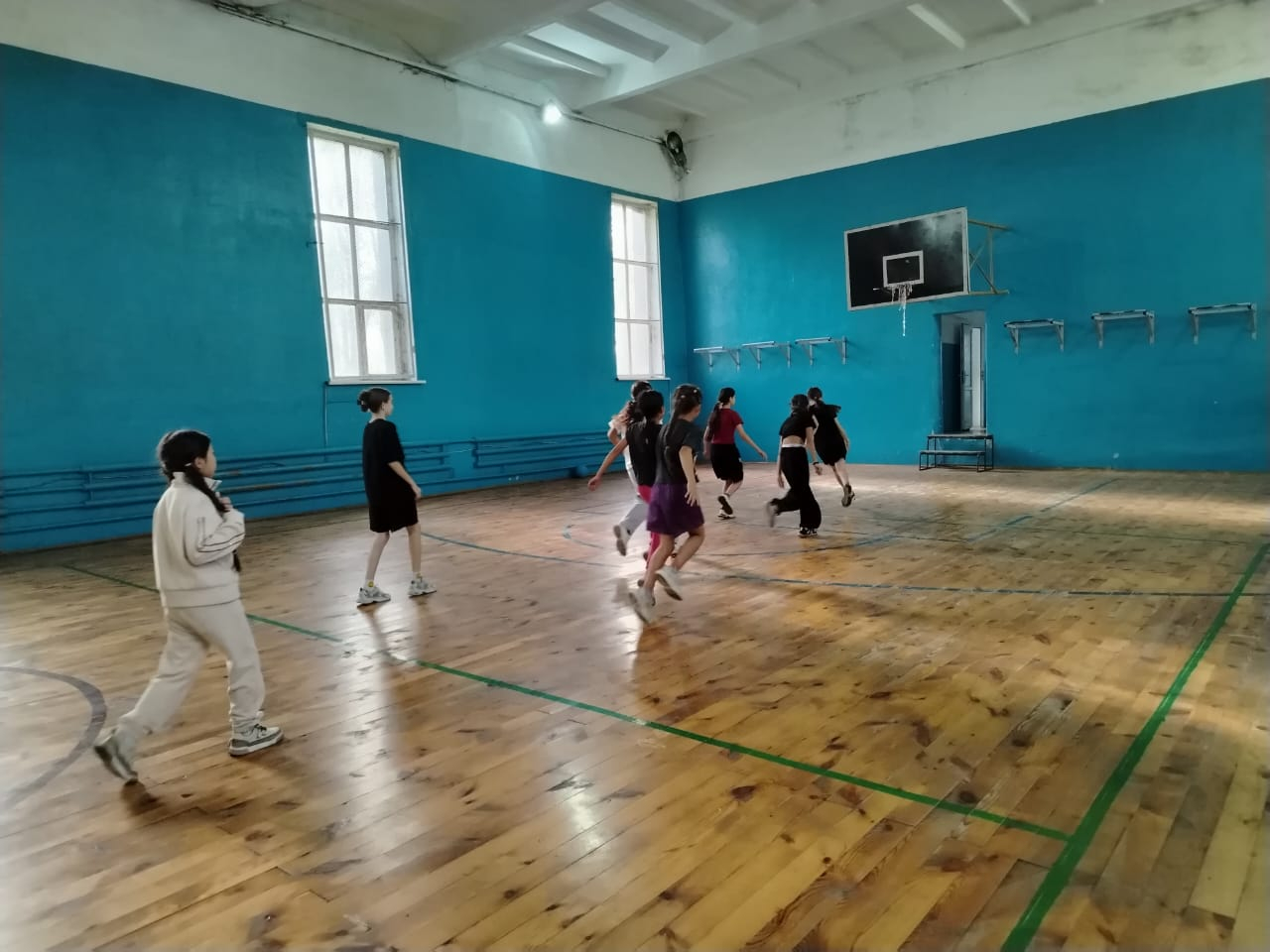 2025 жылдың 2 қазанында Қазақстан Республикасының Республика күні мерекесіне орай (15 қыркүйек – 24 қазан аралығында) КММ «Қасым Аманжолов атындағы ОМ»-да мектеп лигасы аясында баскетболдан іріктеу мектепішілік спорттық жарыстары өтті.