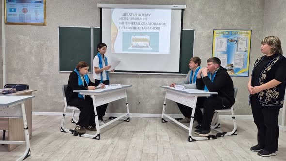 Дебатный турнир на тему «Использование интернета: преимущества и риски».