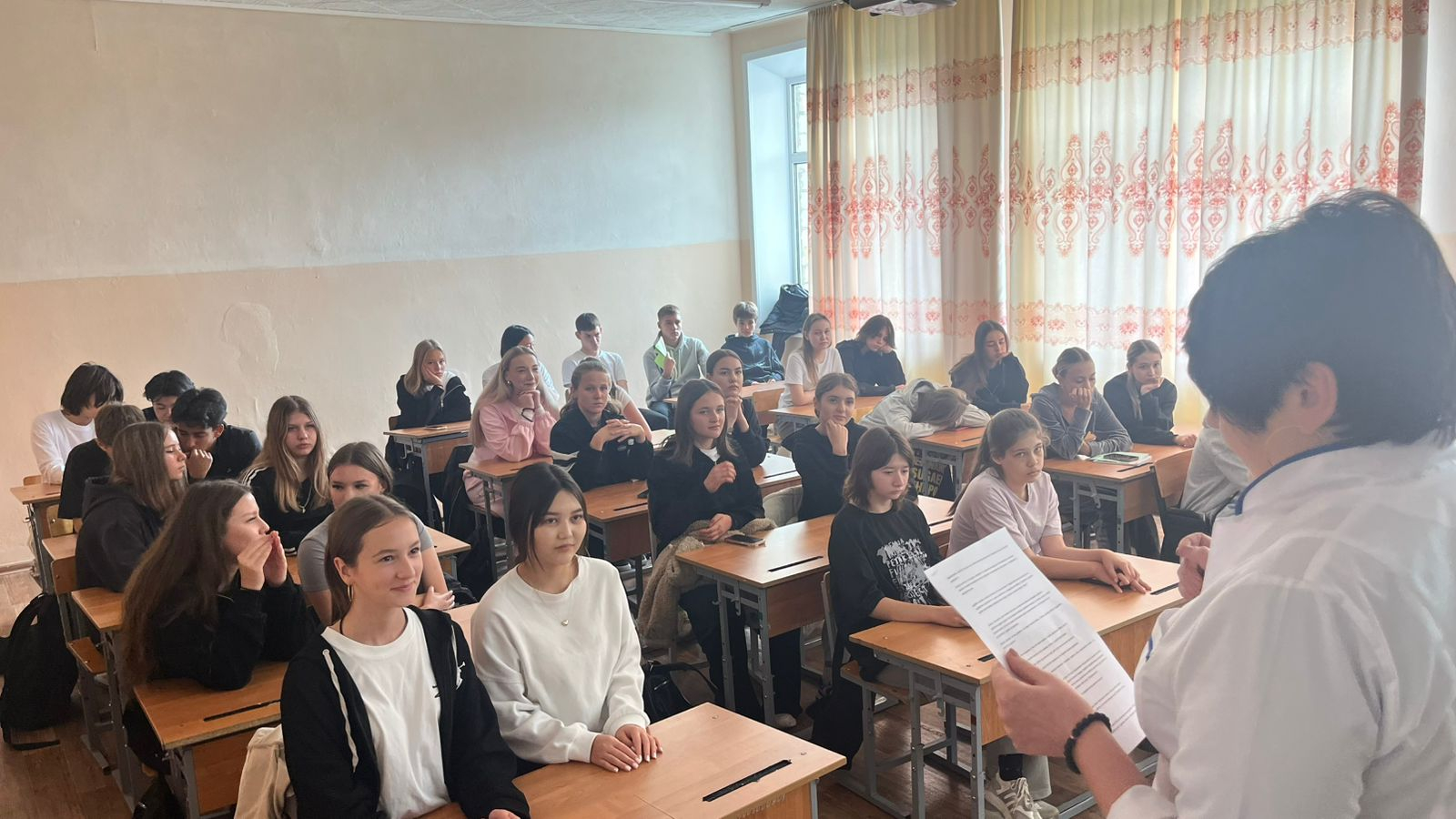 12 қыркүйек күні мектепте 10-сынып оқушылармен 