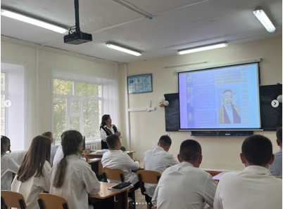 8 сентября в Мичуринской основной средней школе на основе областного десятидневного плана, посвященного Дню языков народа Казахстана, с 2 по 9 классы прошли классные часы на тему “Абай-великий человек”.