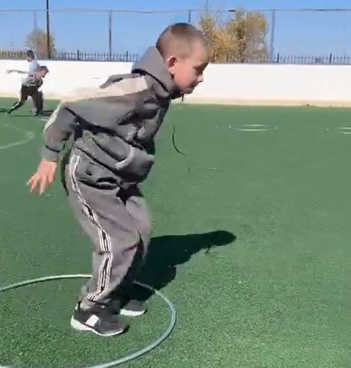 В рамках празднования Всемирного дня туризма с учащимися 4 класса КГУ «Мичуринская общеобразовательная средняя школа» была проведена спортивно-туристическая игра «Полоса туриста».