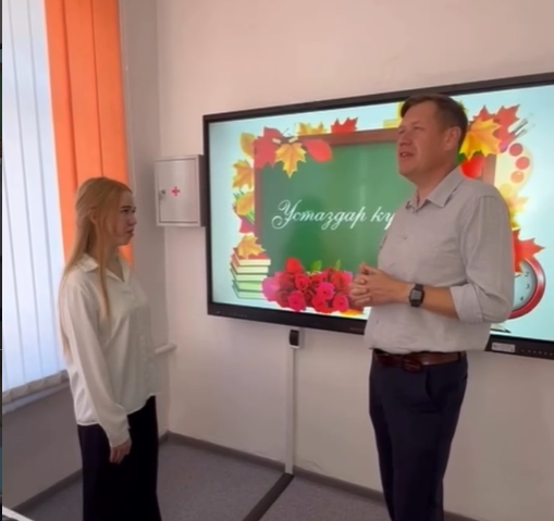 29 сентября школьное самоуправление вместе с вожатой провели опрос среди учителей.