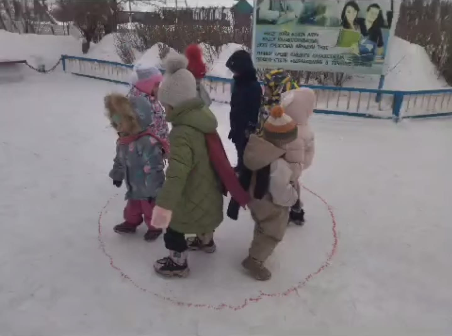 Весёлая и полезная прогулка на свежем воздухе!