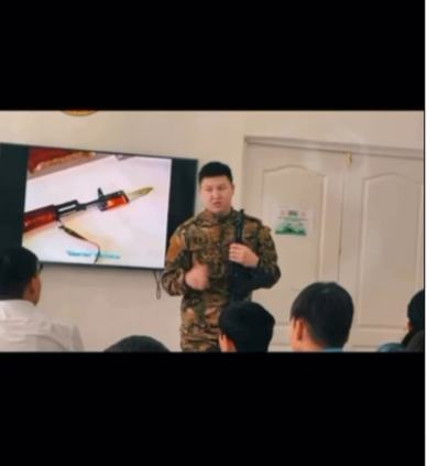 Бүгін «Жас сақшы» сыныбымен сынып сағаты өткізілді. Тақырыбы: Автомат Калашников-74 (АК-74).