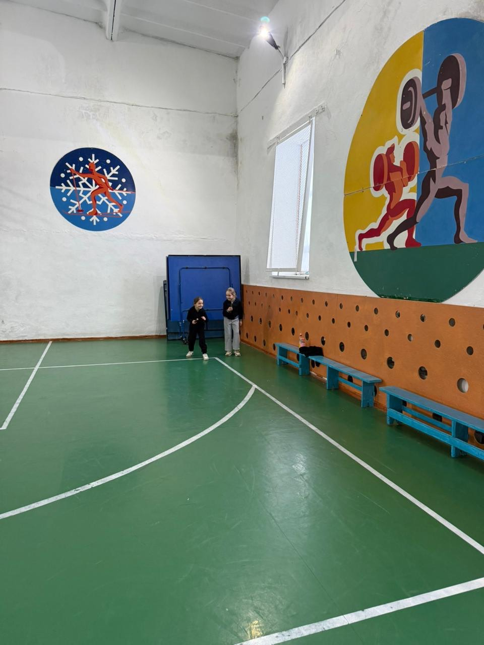 Міржақып Дулатұлы атындағы жалпы білім беретін мектебінде «Дені саудың–жаны сау» дене шынықтыру апталығы аясында 1–4 сынып оқушылары арасында «Кім жылдам?» атты эстафеталық жарыс ұйымдастырылды. Шараның мақсаты – бастауыш сынып оқушыларының қимыл-қозғалыс