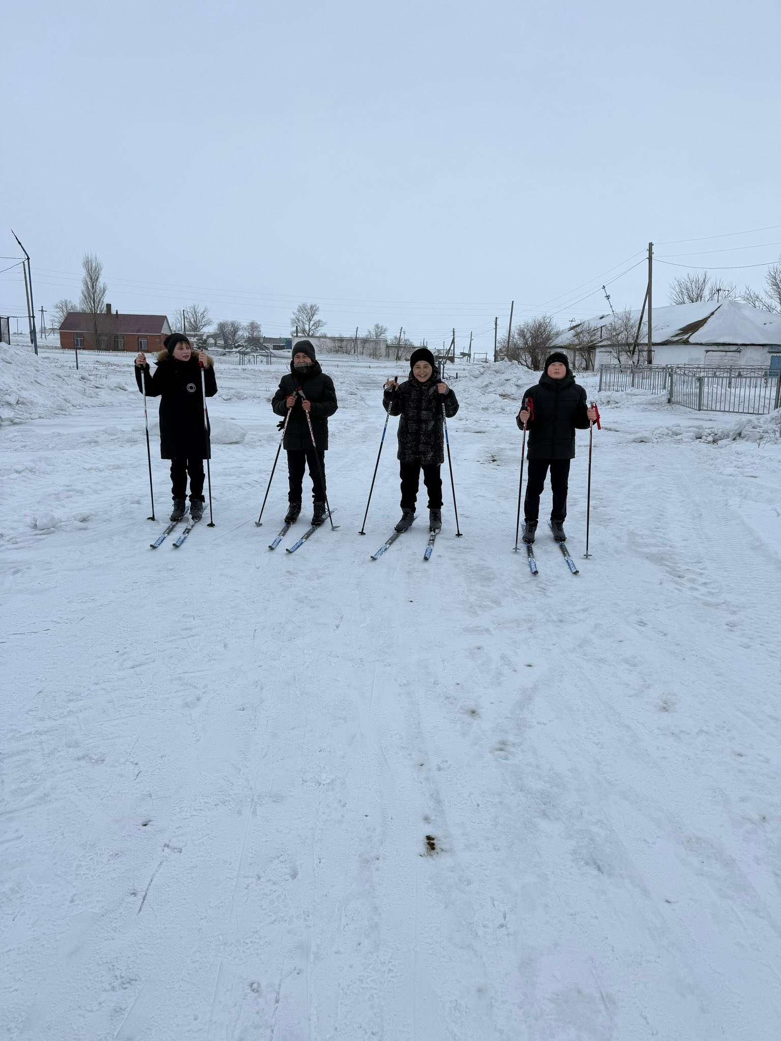 В ОШ имени М. Дулатулы в рамках недели физической культуры были проведены лыжные гонки среди учащихся 5 классов. Цель: Пропаганда здорового образа жизни, развитие интереса к занятиям физической культурой и спортом, укрепление здоровья учащихся, развитие в