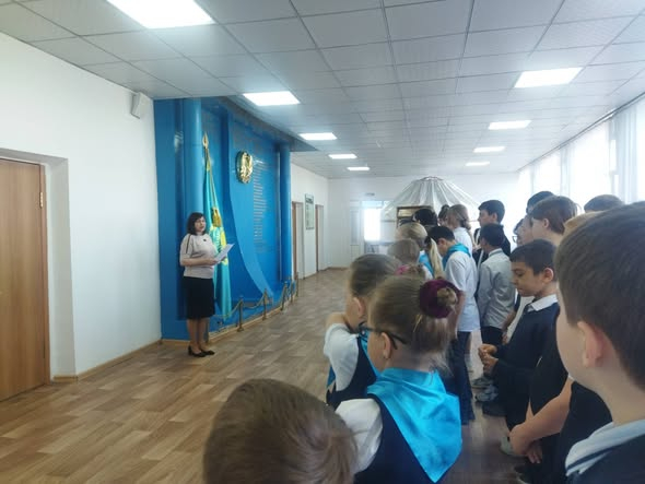 Линейка на тему-профессиональные праздники, которые отмечаются в апреле в Казахстане.