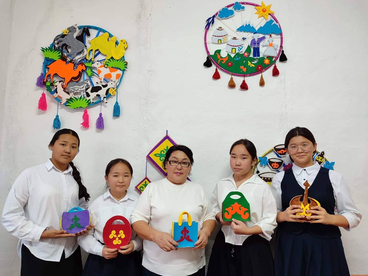 Мектептің ұлттық құндылықтары бұрышы көрмесіне  саяхат