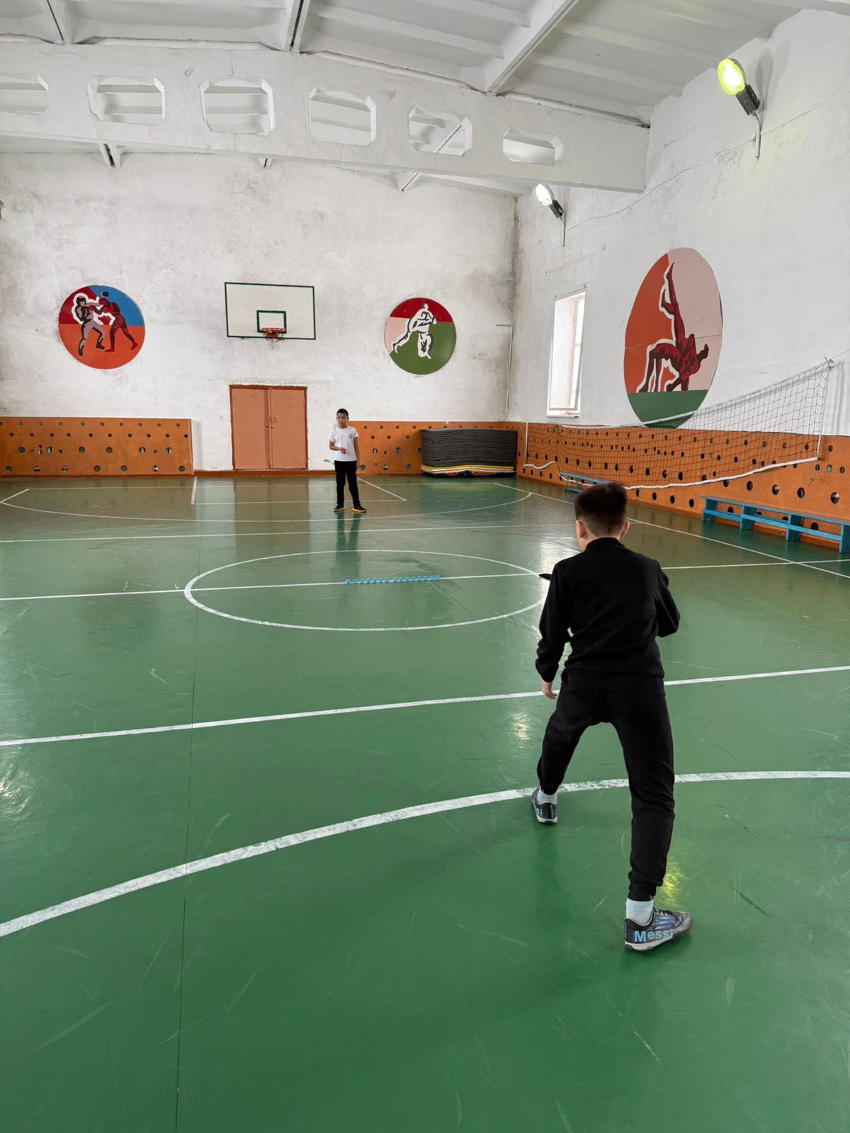 Міржақып Дулатұлы атындағы жалпы білім беретін мектебінде «Дені саудың жаны сау» апталығы аясында 5–7 сынып оқушылары арасында «Ұлттық ойындар – Асық ату» ойыны өткізілді. Оқушылар ұлттық ойынымыз – асық атуды ойнап, өз бақтарын сынады. Ойынның мақсаты – 